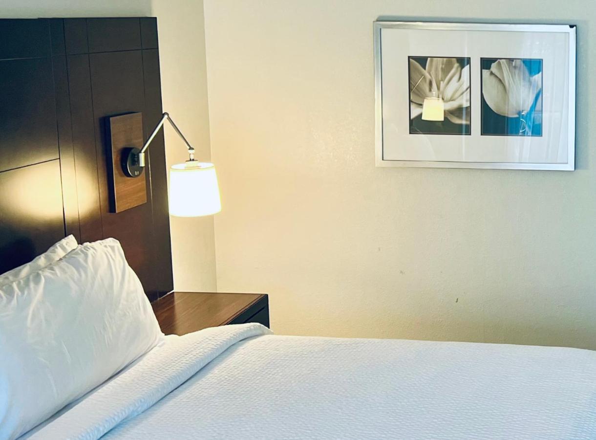 Holiday Inn Virginia Beach - Norfolk By Ihg Exterior foto